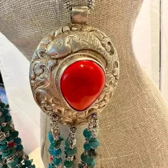 Tibetan Nepalese repousse conch Turquoise Vintage pendant & Capped Bead Necklace - Picture 5 of 17